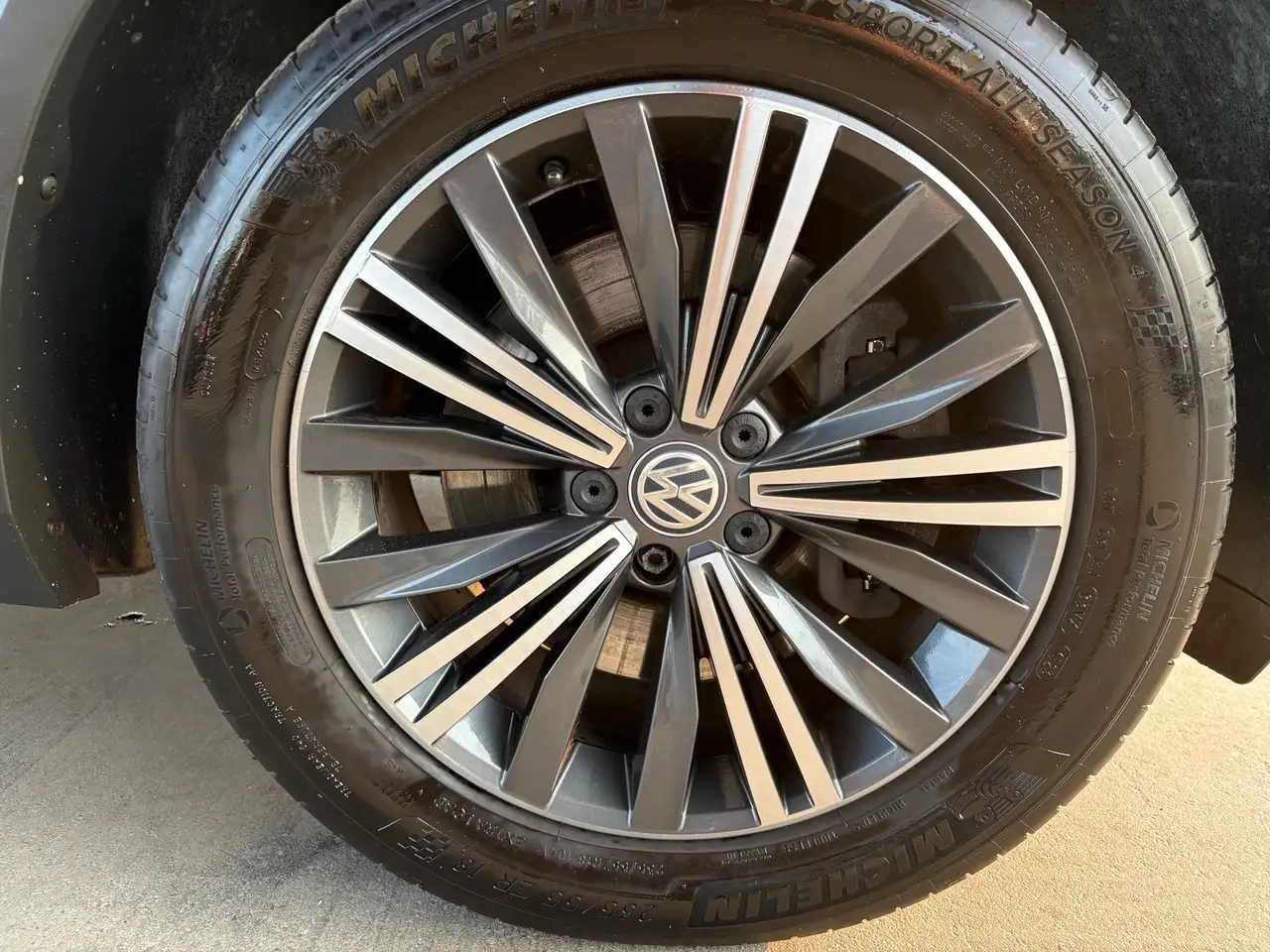 Volkswagen Tiguan снимка Volkswagen Tiguan