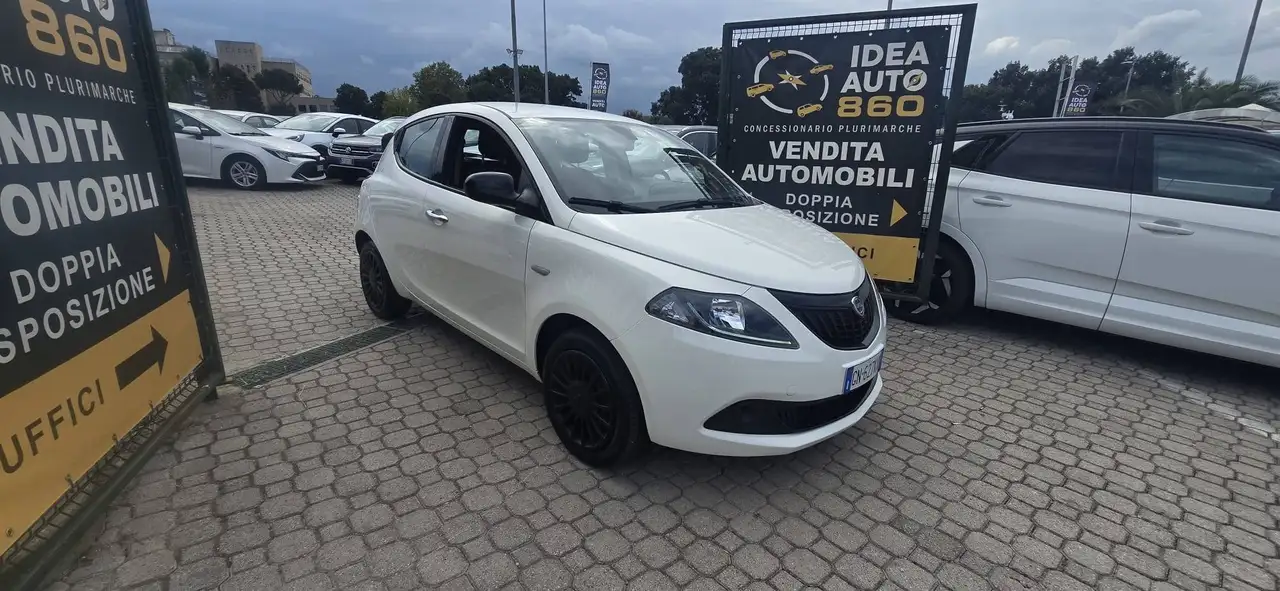 Lancia Ypsilon