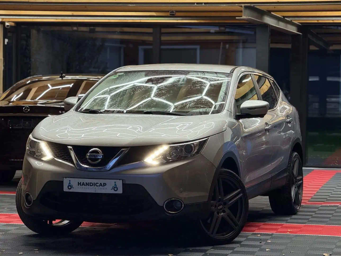 Nissan Qashqai N-Connecta Automatik AHK Argent - 1