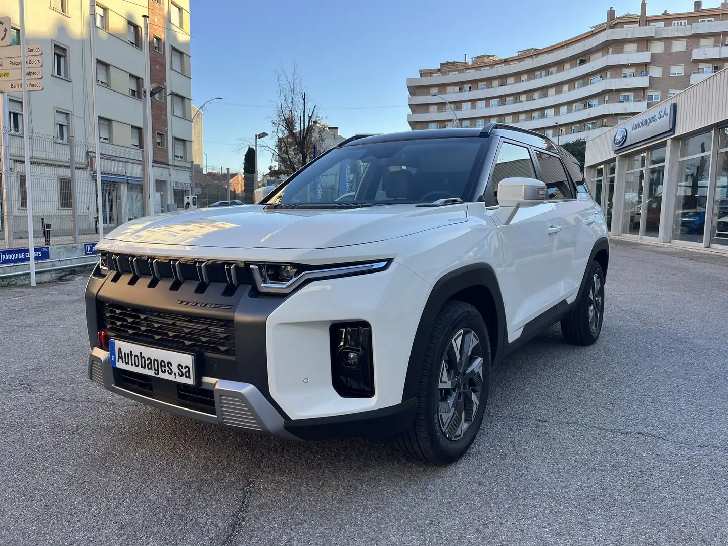 SsangYong Torres G15 HEV Life Aut. Weiß - 1