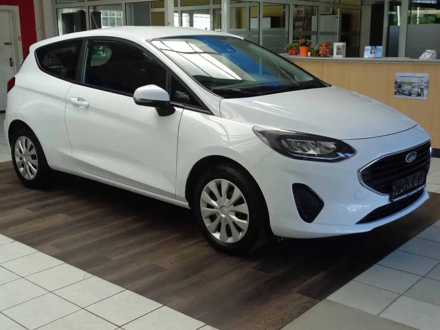 Ford Fiesta 1.1 Ti-VCT,PDC,Winterpak.DAB,Klima. Blanc - 1
