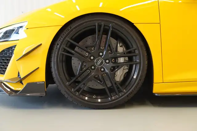 Audi R8 view 13