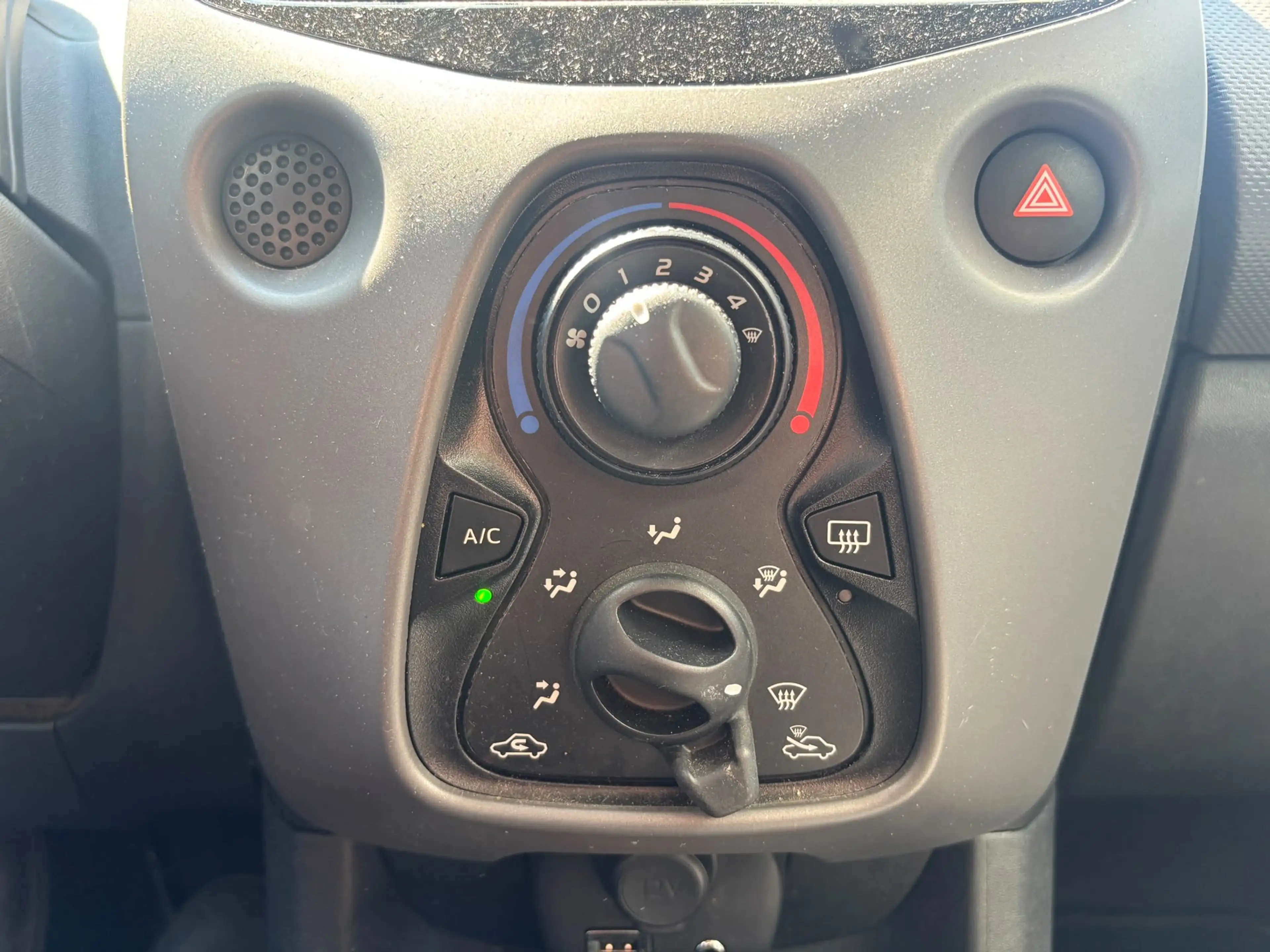 Peugeot 108 1.0 e-VTi Active|Carplay|Android auto — photo 8