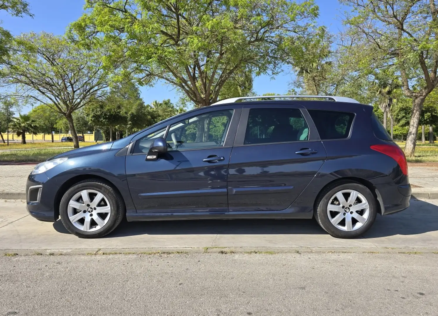 Peugeot 308 SW 1.6e-HDi Active 115 Azul - 2
