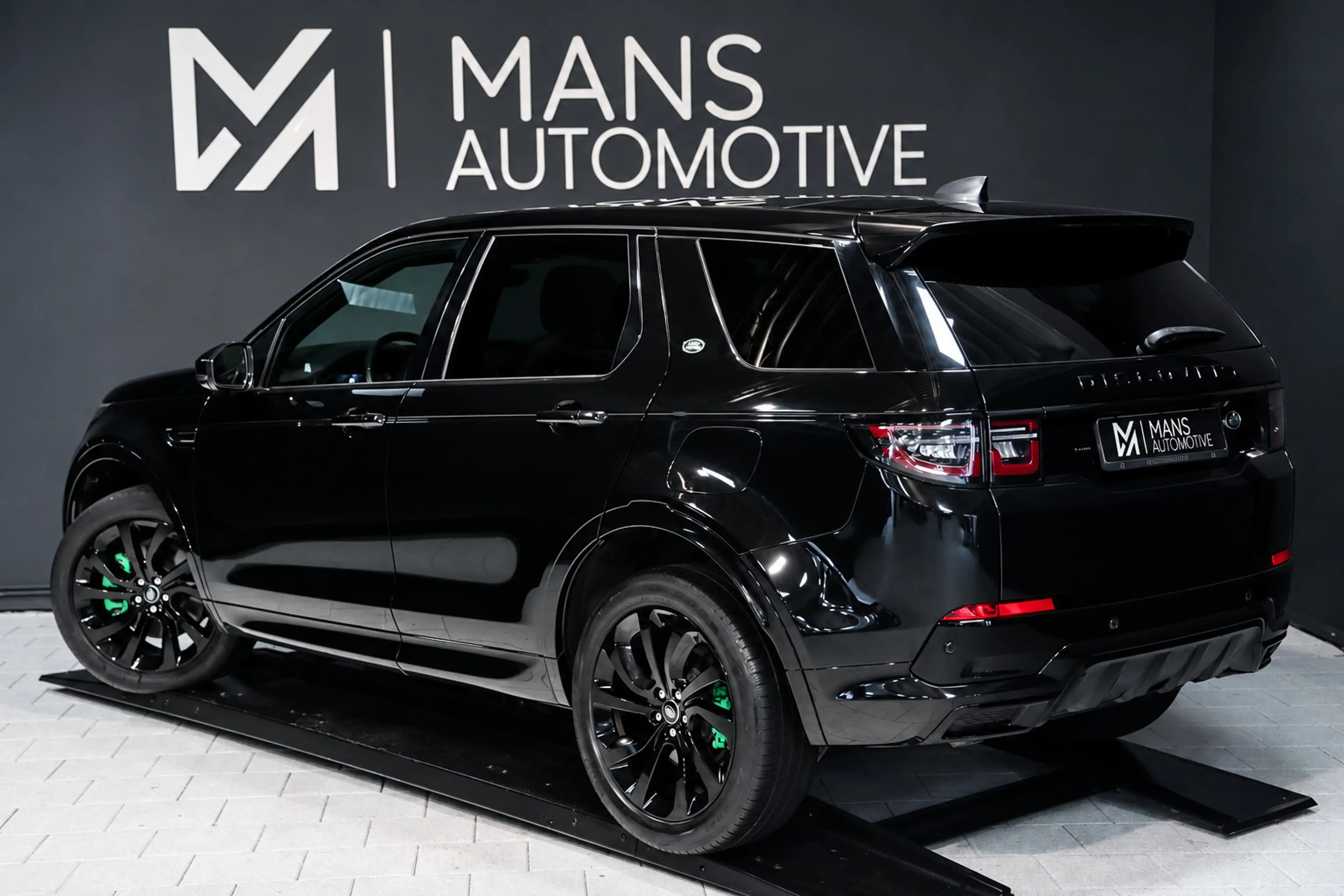 Land Rover Discovery Sport P300e 1.5 R-Dynamic S Black Edition / PANO / ACC / — photo 4