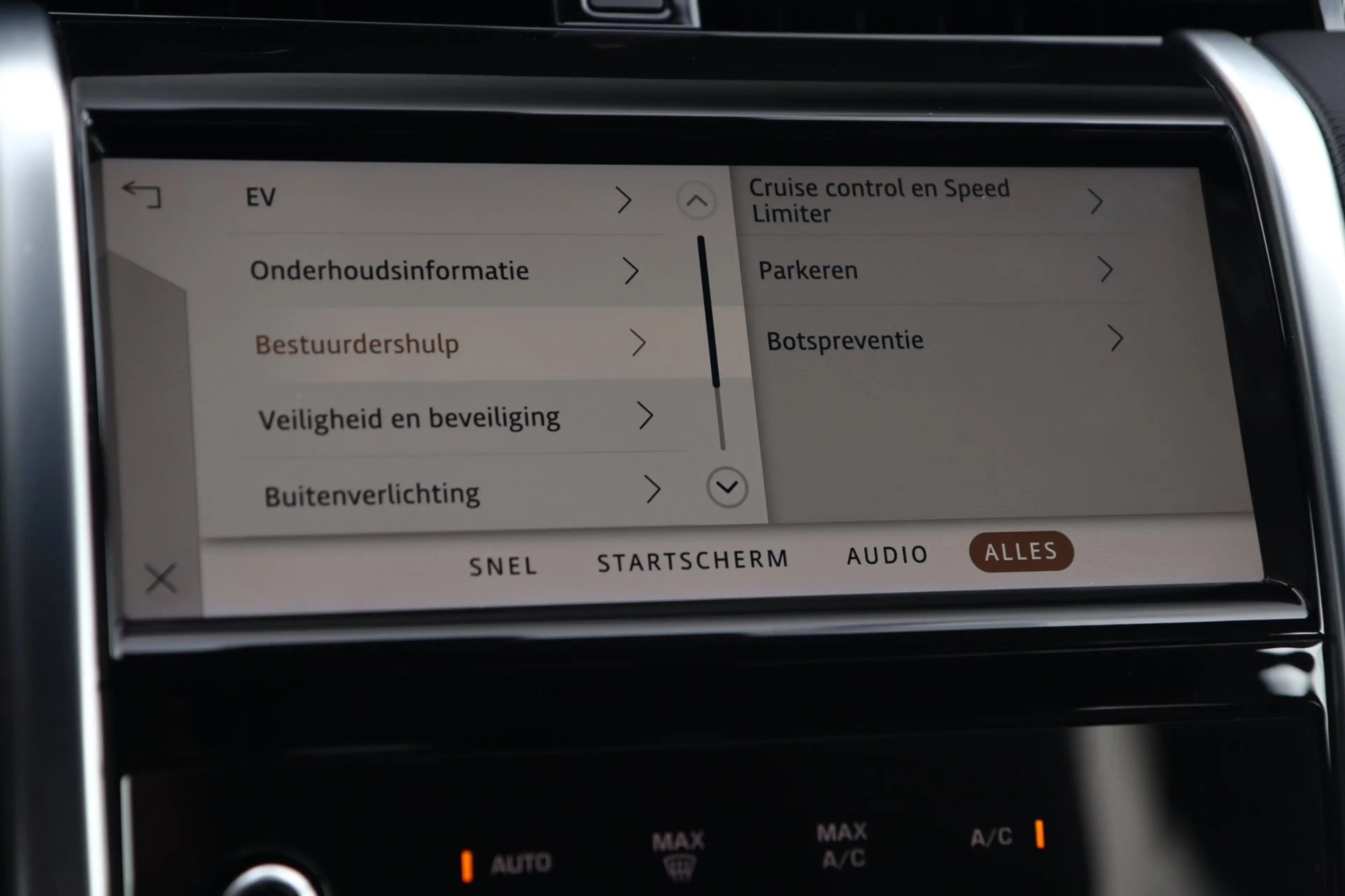 Land Rover Discovery Sport P300e 1.5 R-Dynamic S Black Edition / PANO / ACC / — photo 14