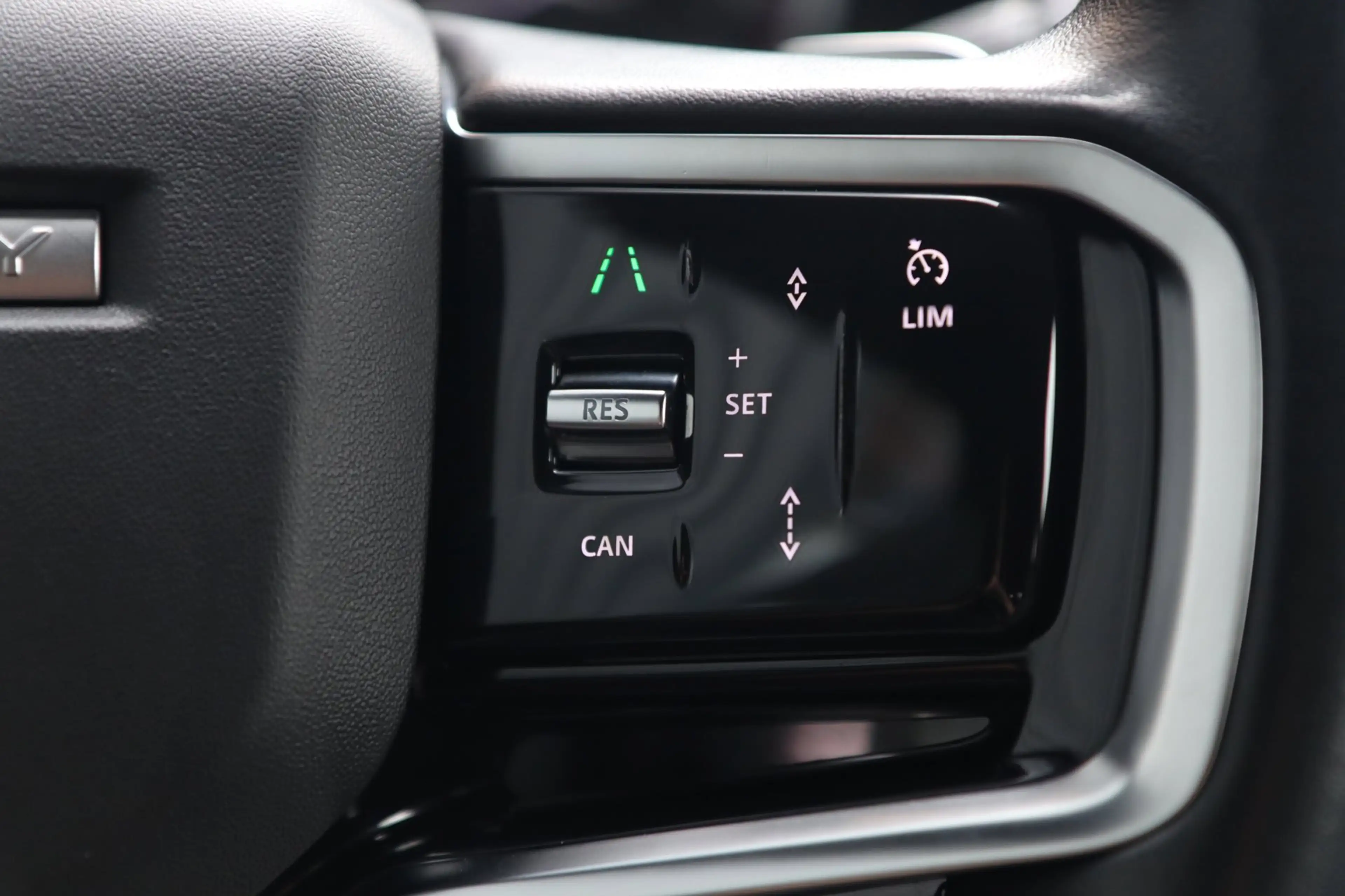Land Rover Discovery Sport P300e 1.5 R-Dynamic S Black Edition / PANO / ACC / — photo 18