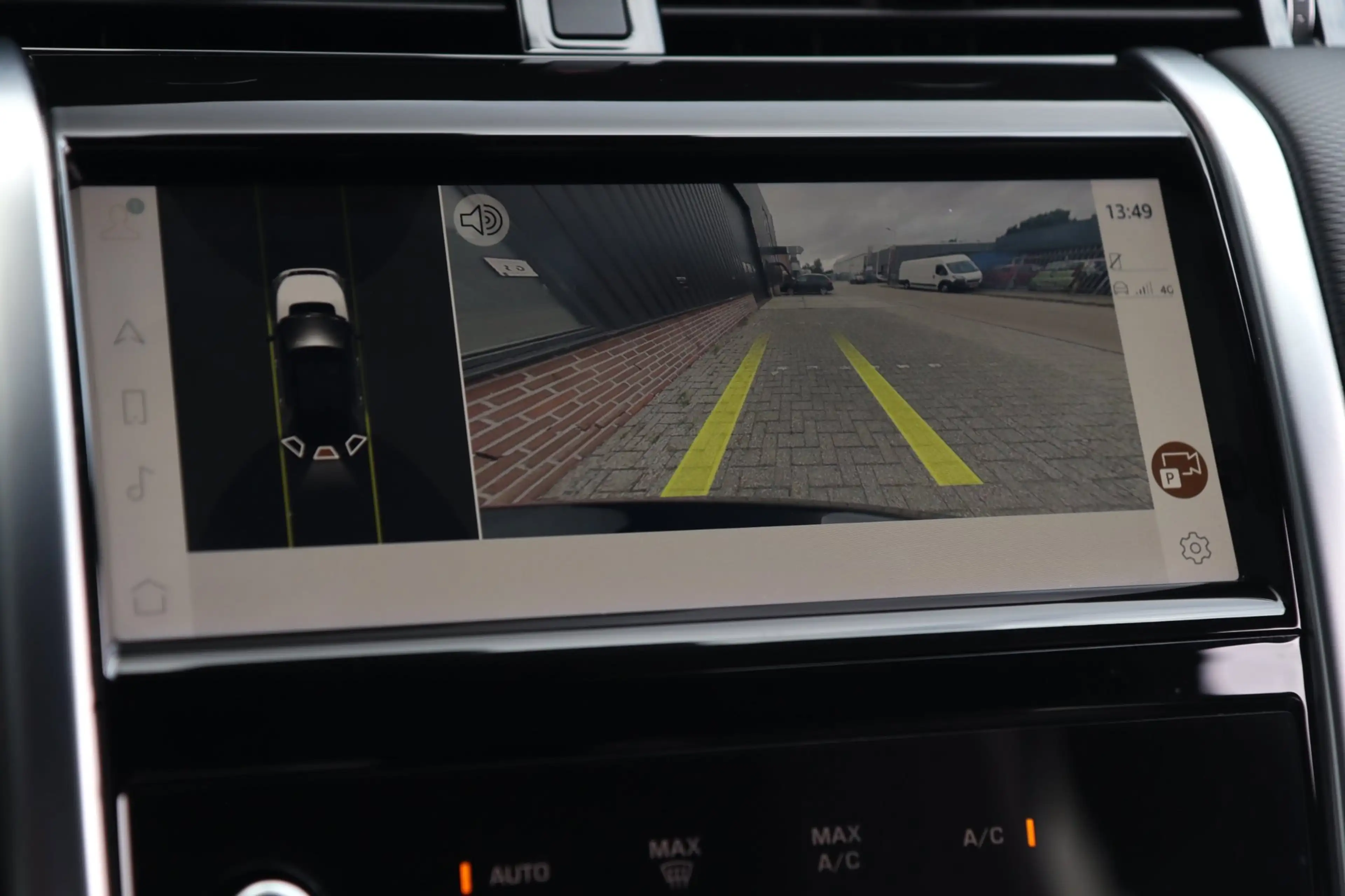 Land Rover Discovery Sport P300e 1.5 R-Dynamic S Black Edition / PANO / ACC / — photo 8
