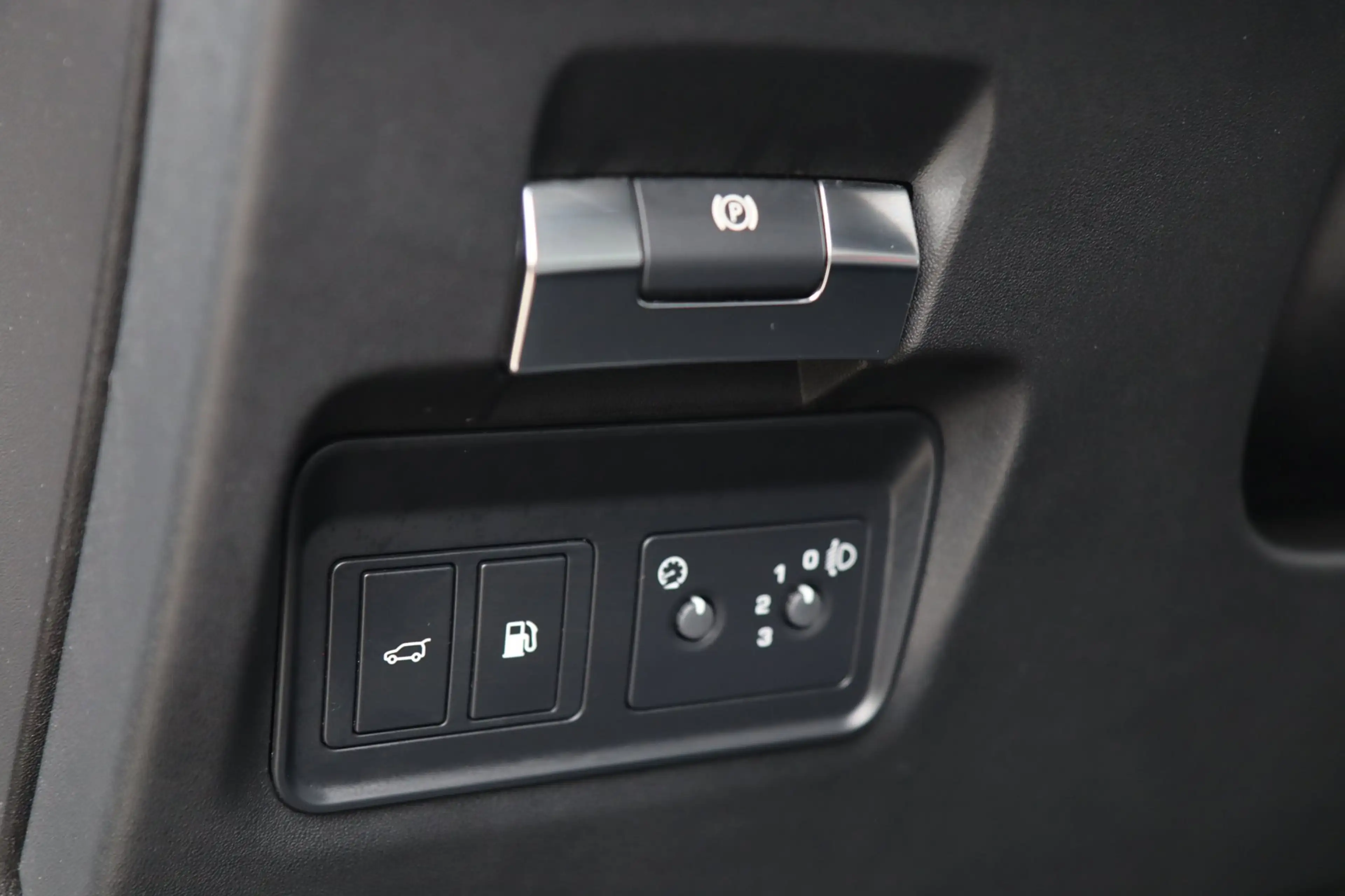 Land Rover Discovery Sport P300e 1.5 R-Dynamic S Black Edition / PANO / ACC / — photo 19