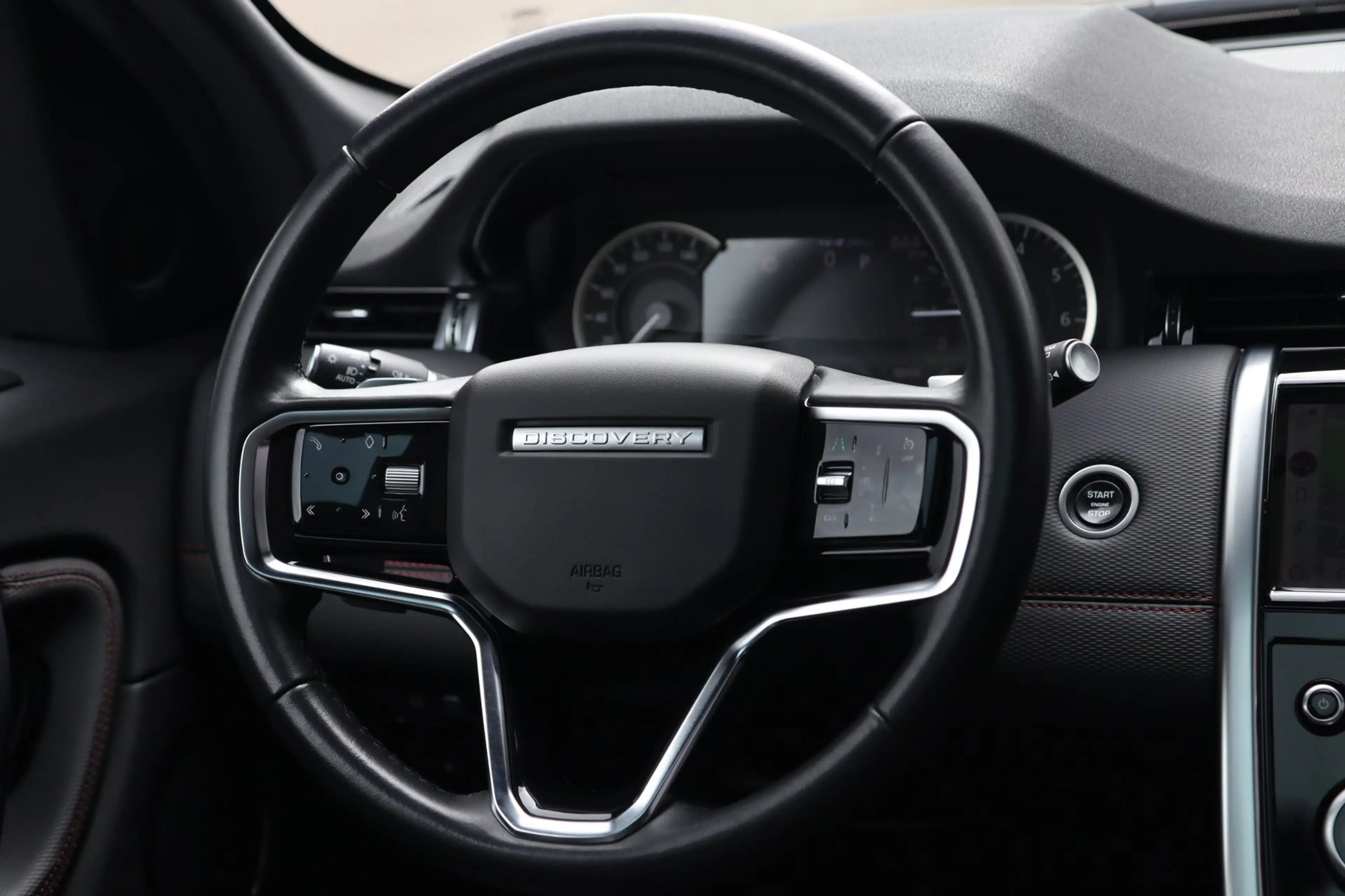 Land Rover Discovery Sport P300e 1.5 R-Dynamic S Black Edition / PANO / ACC / — photo 23
