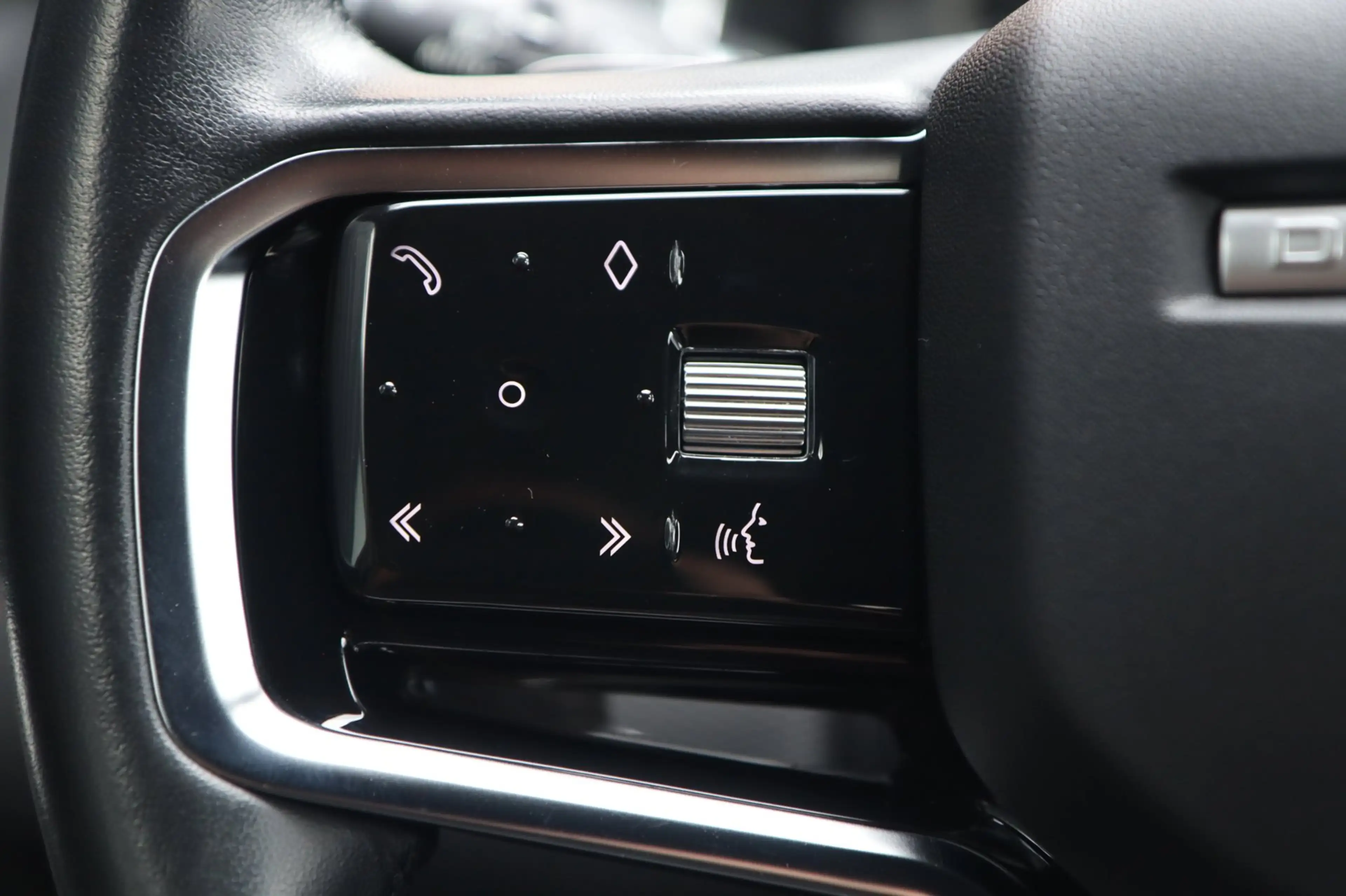 Land Rover Discovery Sport P300e 1.5 R-Dynamic S Black Edition / PANO / ACC / — photo 17