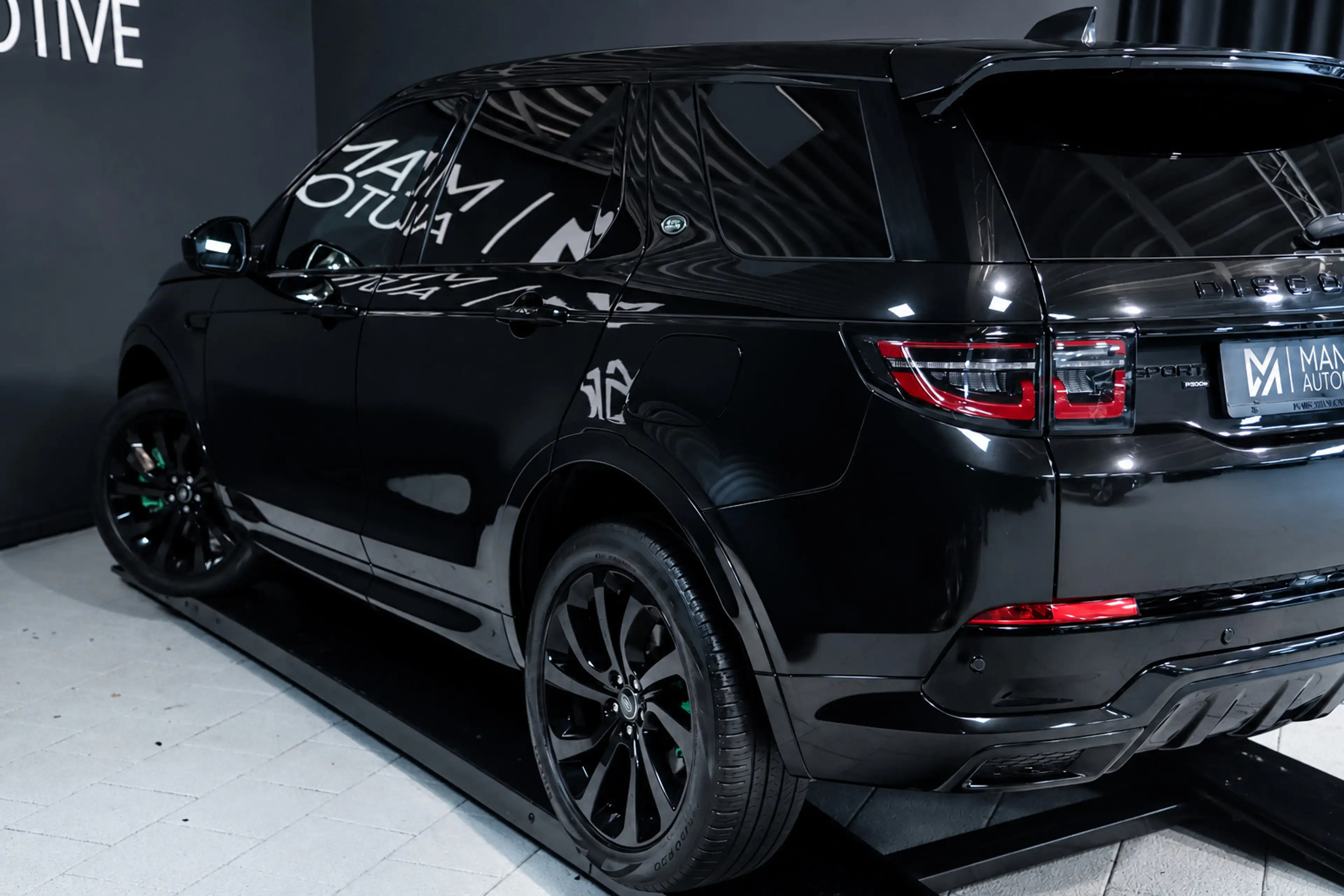 Land Rover Discovery Sport P300e 1.5 R-Dynamic S Black Edition / PANO / ACC / — photo 3