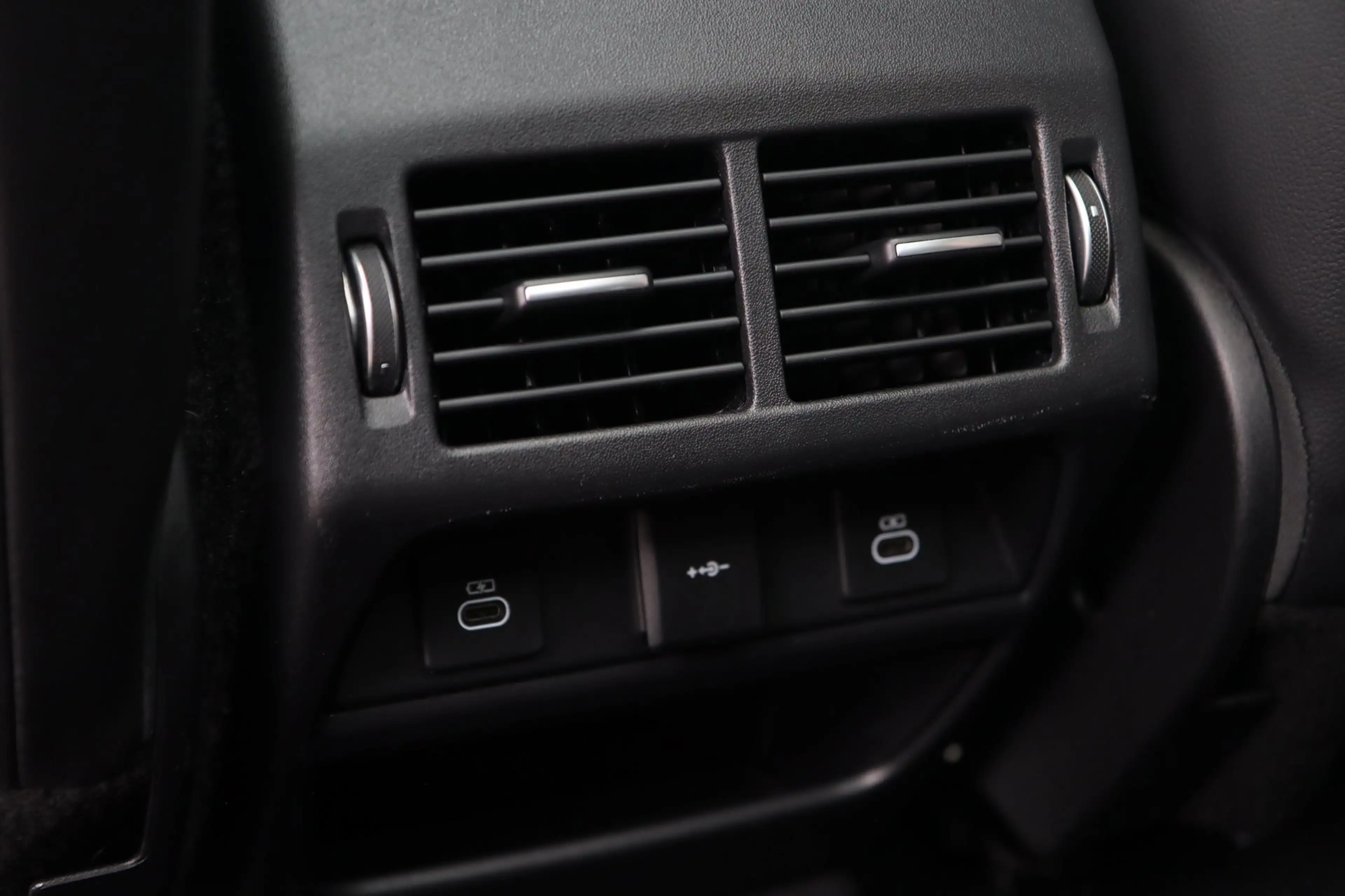 Land Rover Discovery Sport P300e 1.5 R-Dynamic S Black Edition / PANO / ACC / — photo 22