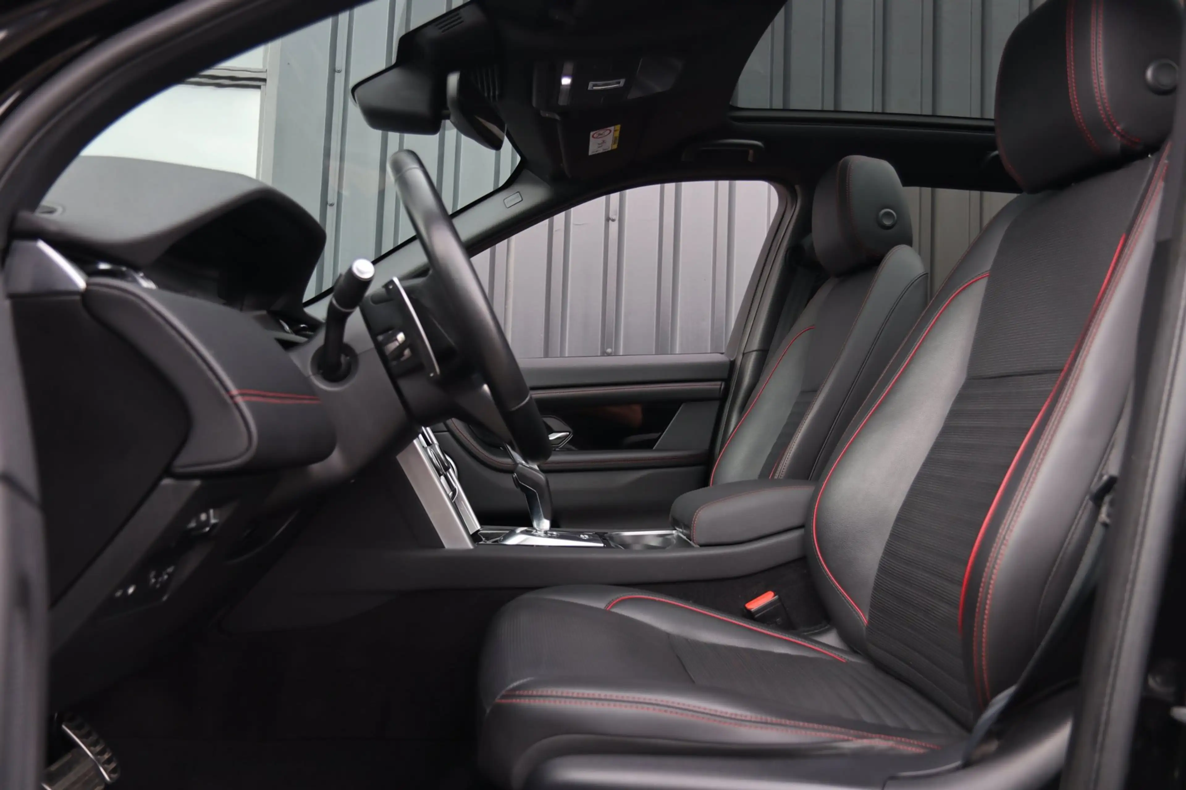 Land Rover Discovery Sport P300e 1.5 R-Dynamic S Black Edition / PANO / ACC / — photo 20