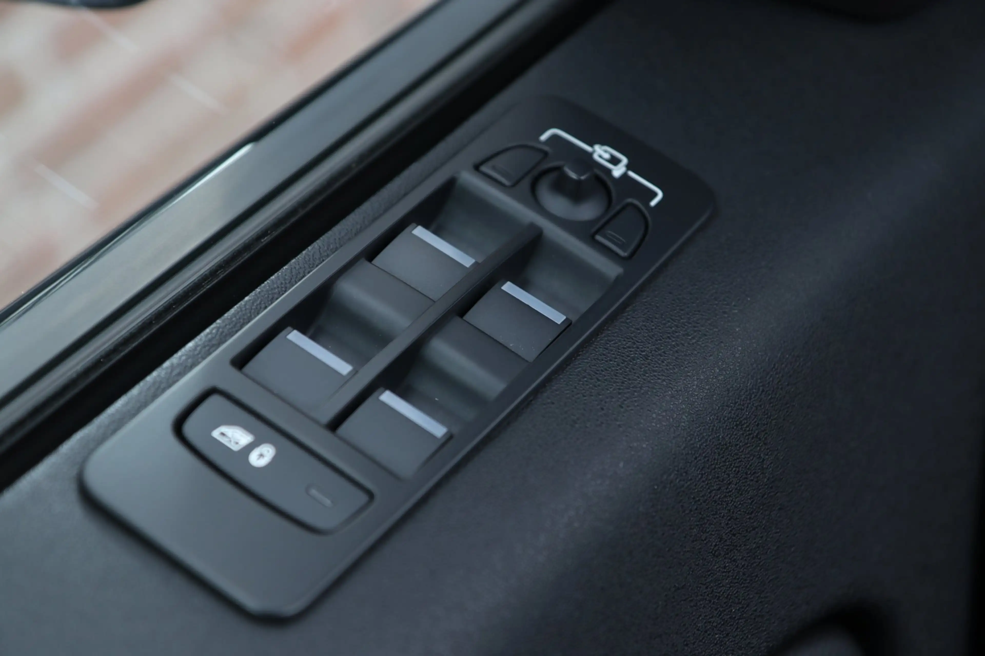 Land Rover Discovery Sport P300e 1.5 R-Dynamic S Black Edition / PANO / ACC / — photo 25