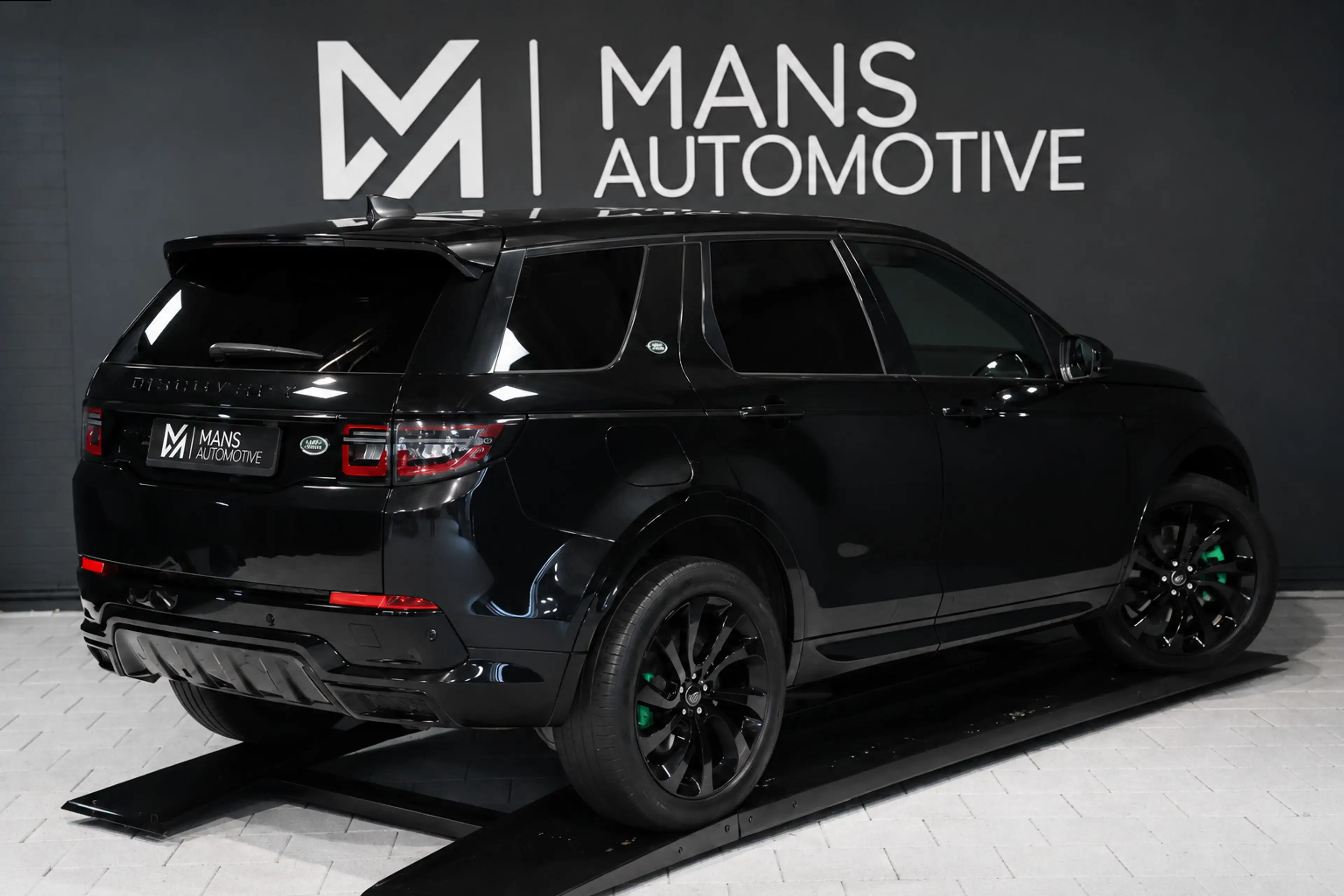 Land Rover Discovery Sport P300e 1.5 R-Dynamic S Black Edition / PANO / ACC / — photo 5