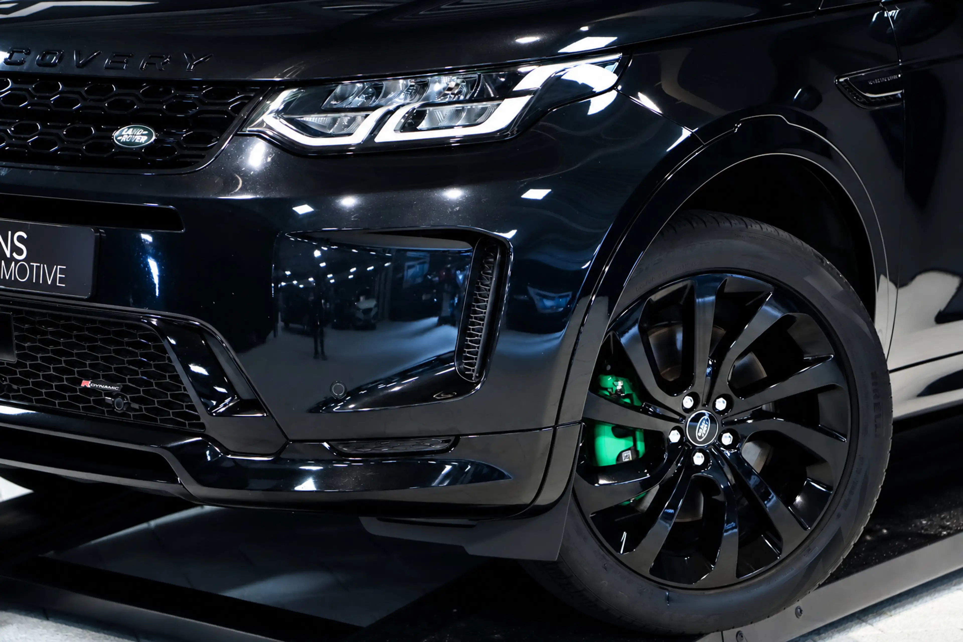 Land Rover Discovery Sport P300e 1.5 R-Dynamic S Black Edition / PANO / ACC / — photo 2