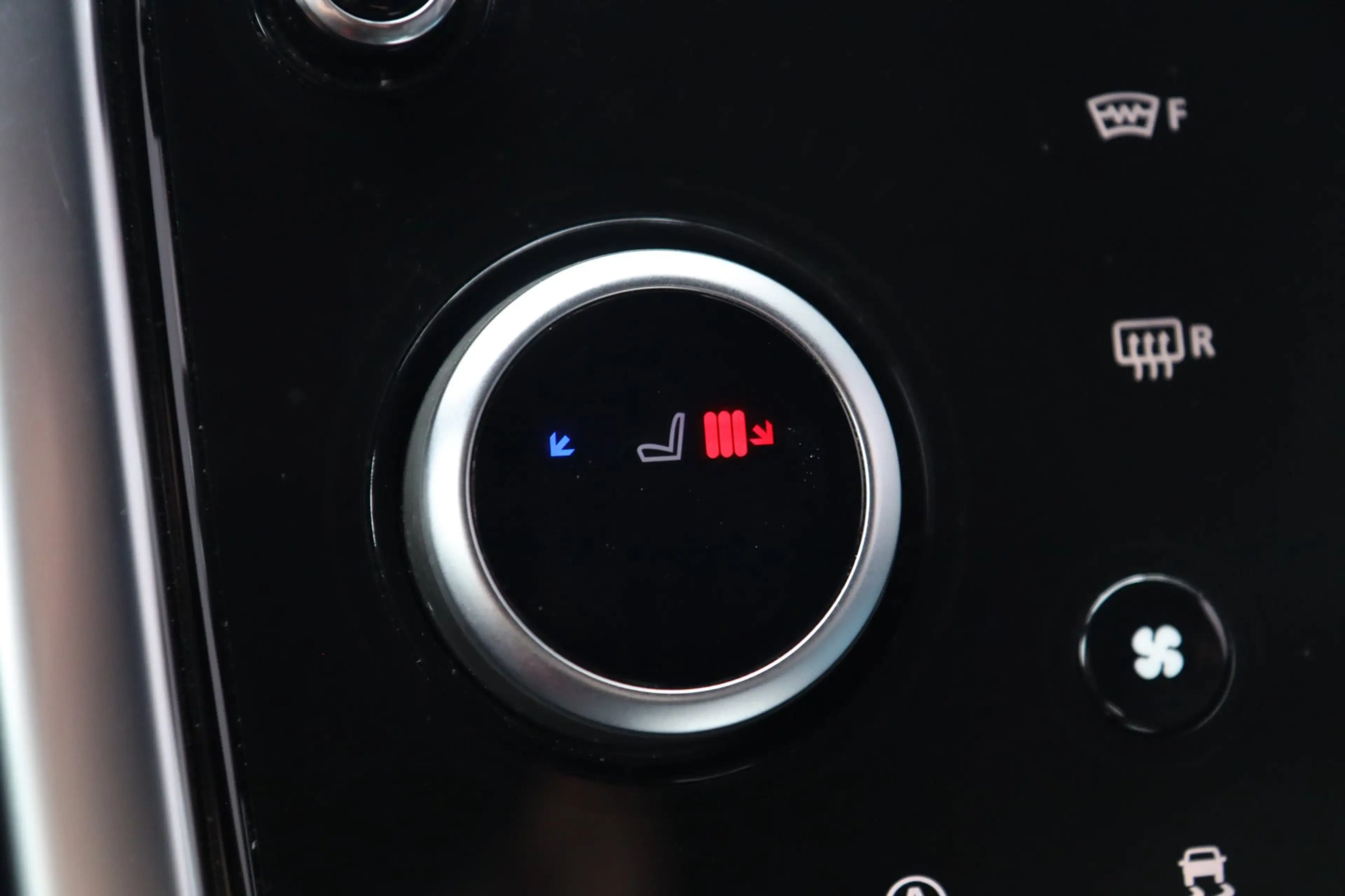 Land Rover Discovery Sport P300e 1.5 R-Dynamic S Black Edition / PANO / ACC / — photo 12