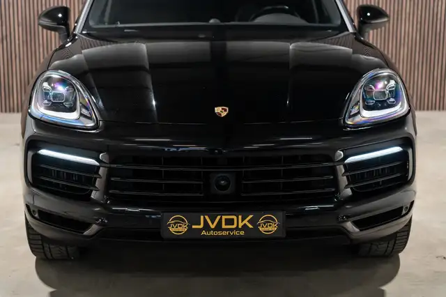 Porsche Cayenne view 4