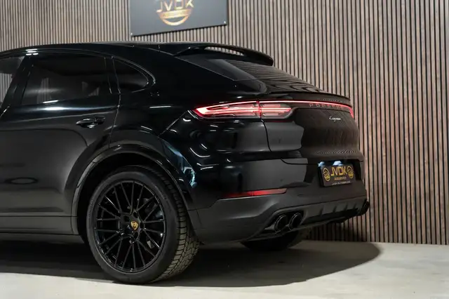 Porsche Cayenne view 7