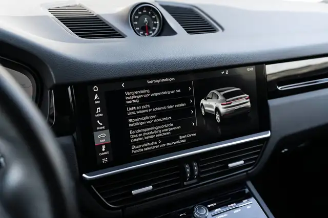 Porsche Cayenne view 17