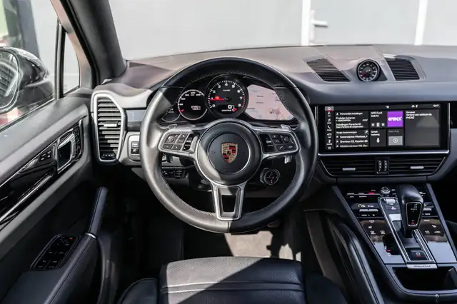 Porsche Cayenne view 15