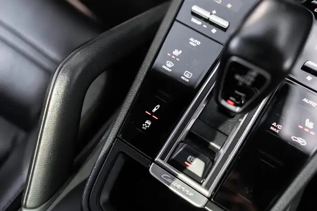 Porsche Cayenne view 21