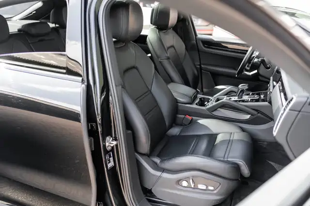 Porsche Cayenne view 13