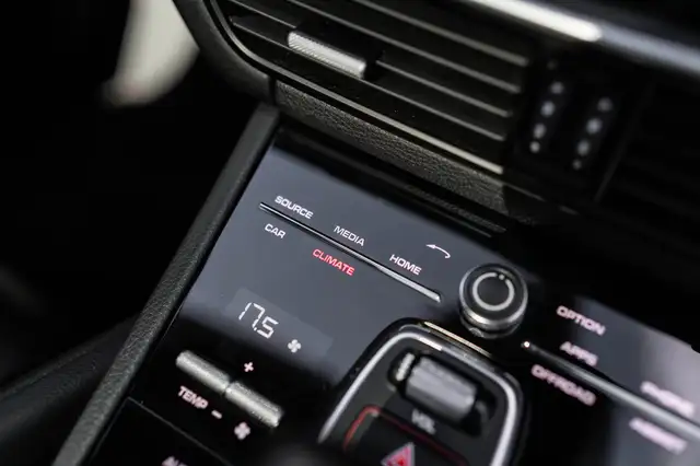 Porsche Cayenne view 30