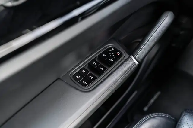 Porsche Cayenne view 28