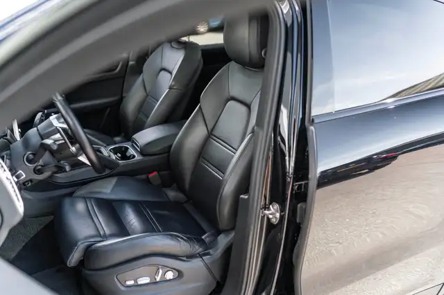 Porsche Cayenne view 12