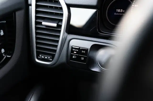 Porsche Cayenne view 26
