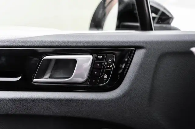 Porsche Cayenne view 27