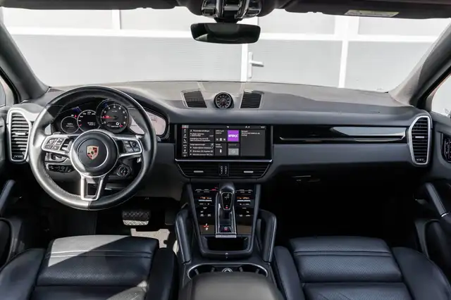 Porsche Cayenne view 14