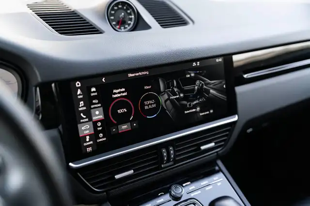 Porsche Cayenne view 16