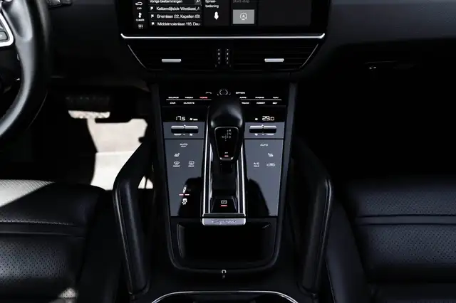 Porsche Cayenne view 22