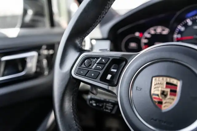 Porsche Cayenne view 18
