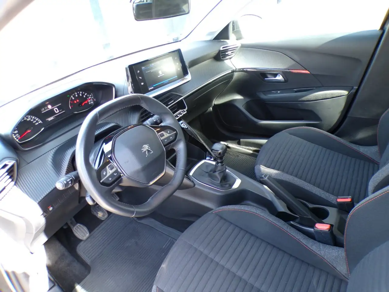 Peugeot 208 208 — photo 10