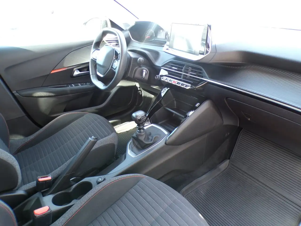Peugeot 208 208 — photo 12