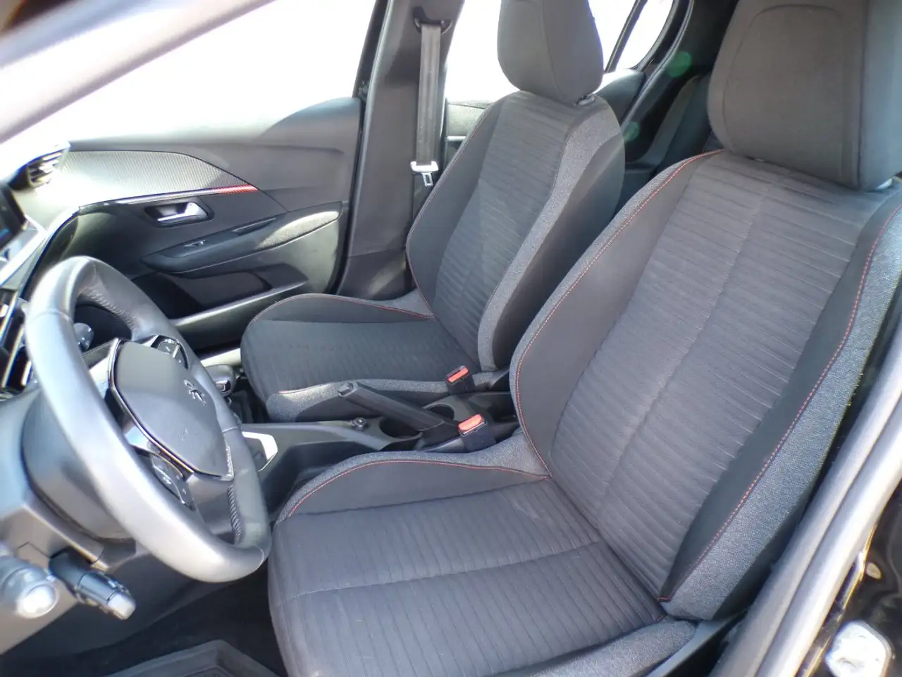 Peugeot 208 208 — photo 9