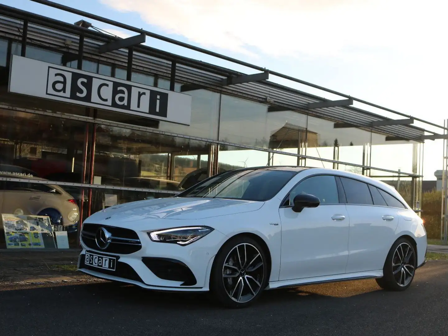 Mercedes-Benz CLA 35 AMG Shooting Brake Unfallfrei Top Weiß - 1