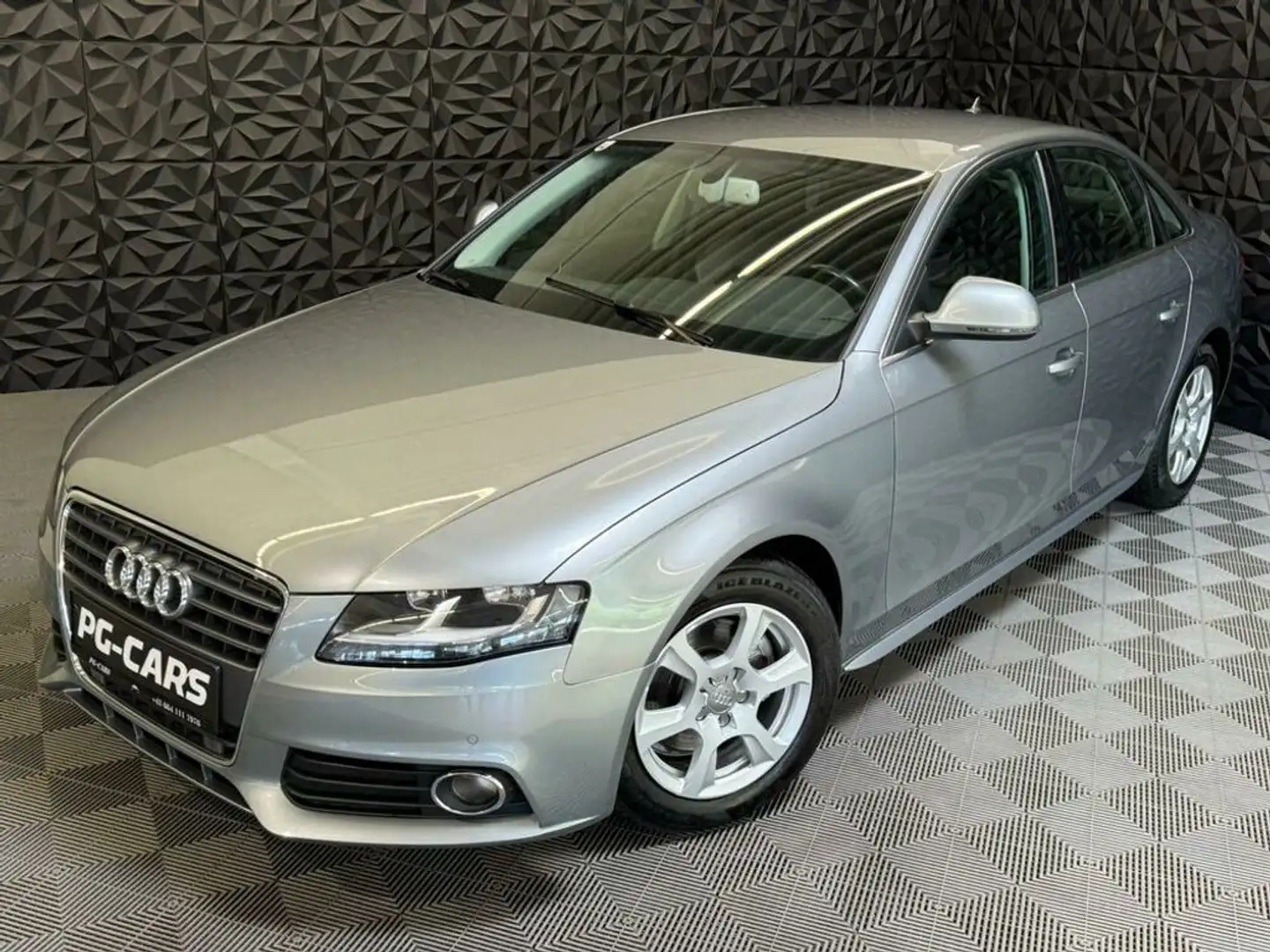 Audi A4 1.8 TFSI Limousine Сірий - 2