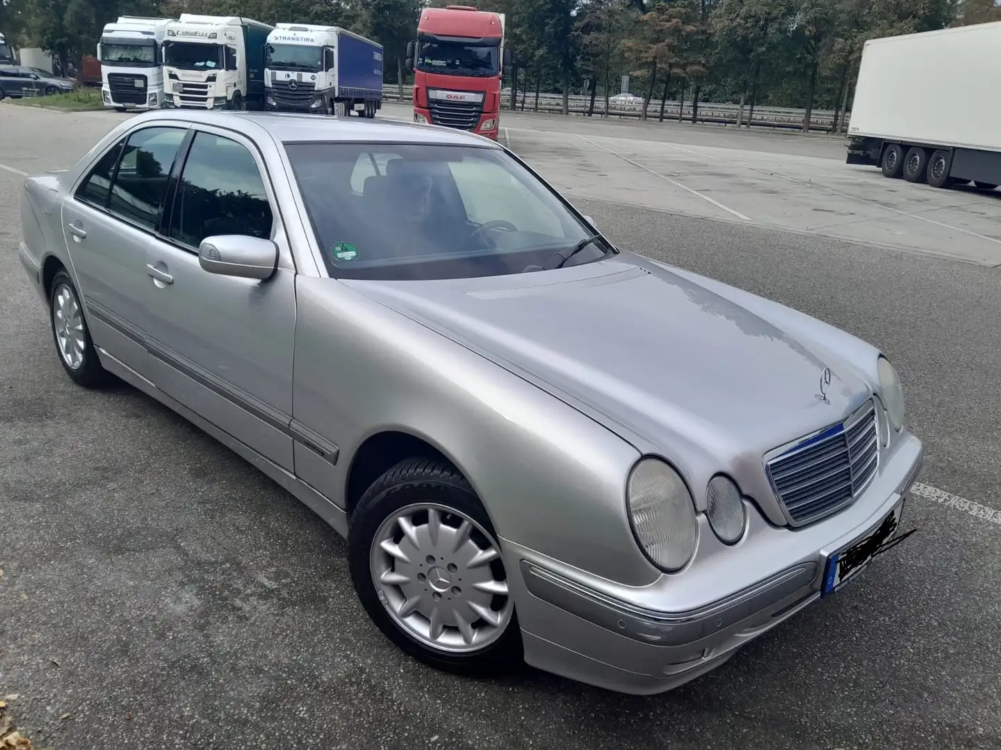Mercedes-Benz E 240 E 240 Elegance Grau - 2