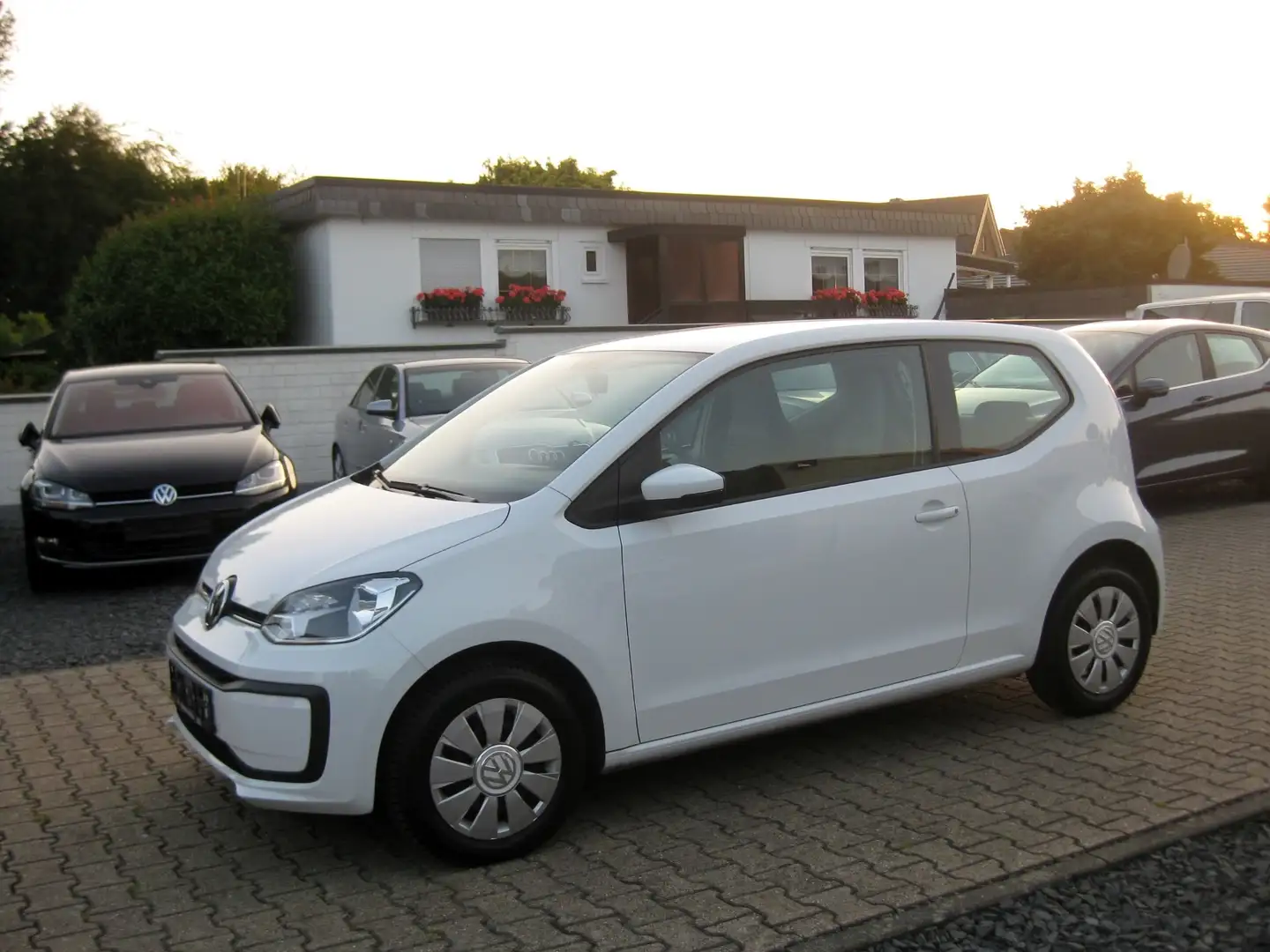 Volkswagen up! (BlueMotion Technology) Klima, 1.Hand Weiß - 1