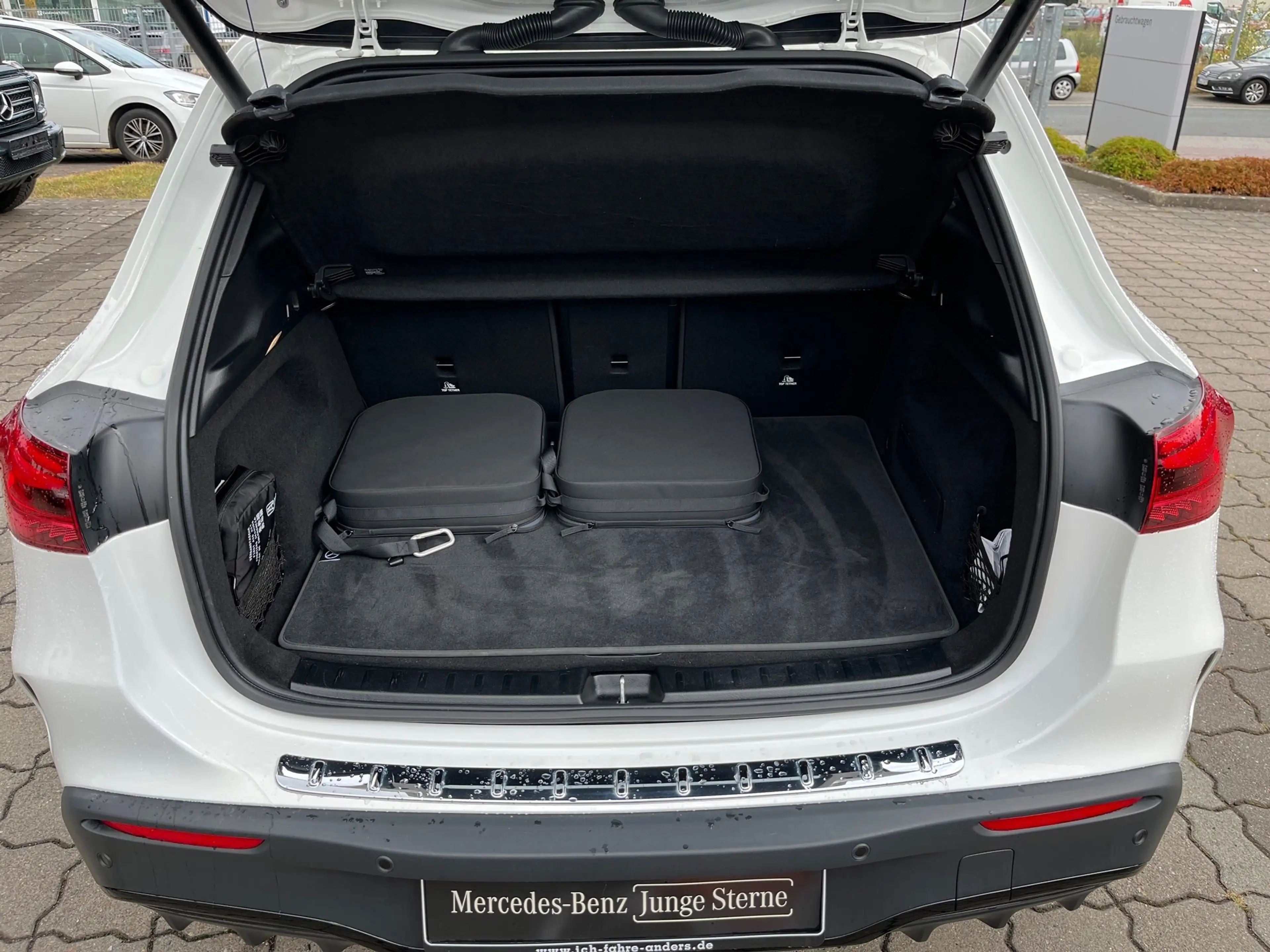Mercedes-Benz EQA 250 + AMG+Pano+AHK+Distr.+LED+Night+Kamera+ — photo 7