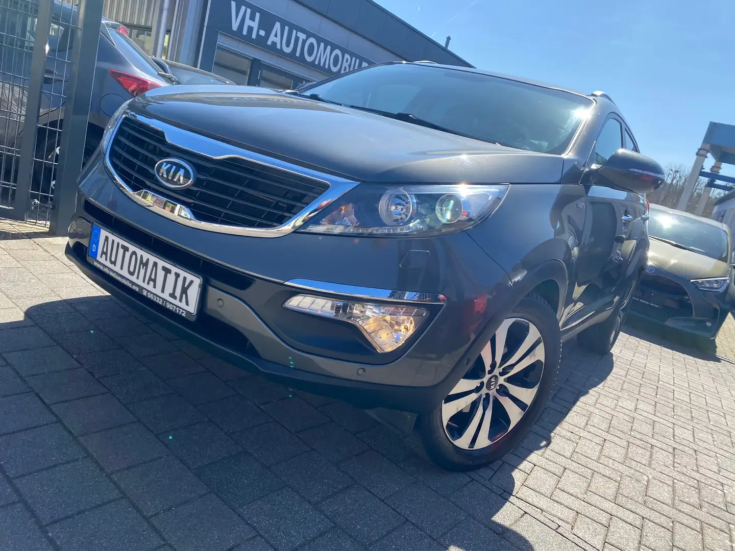 Kia Sportage 4WD Automatik*AHK*ALLWETTER*LEDER*NAVI*Winterpaket Зелений - 2