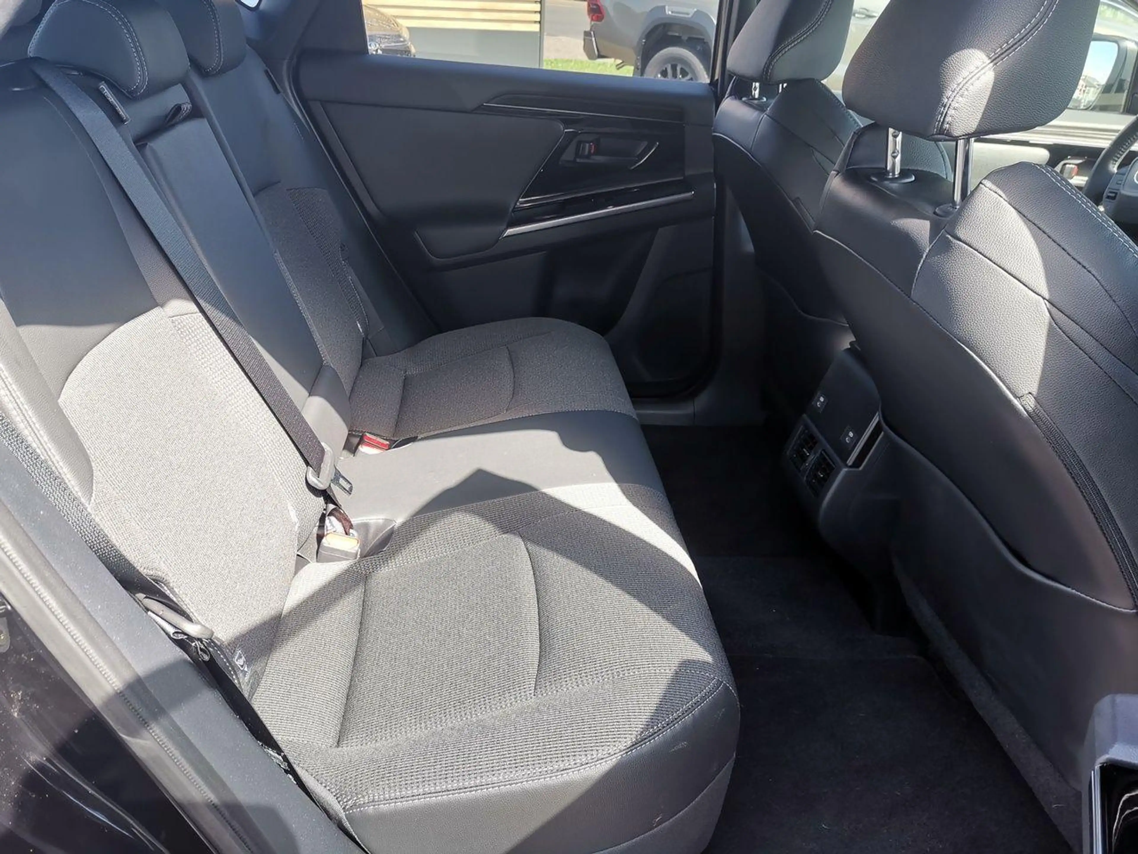 Toyota bZ4X FWD — photo 11