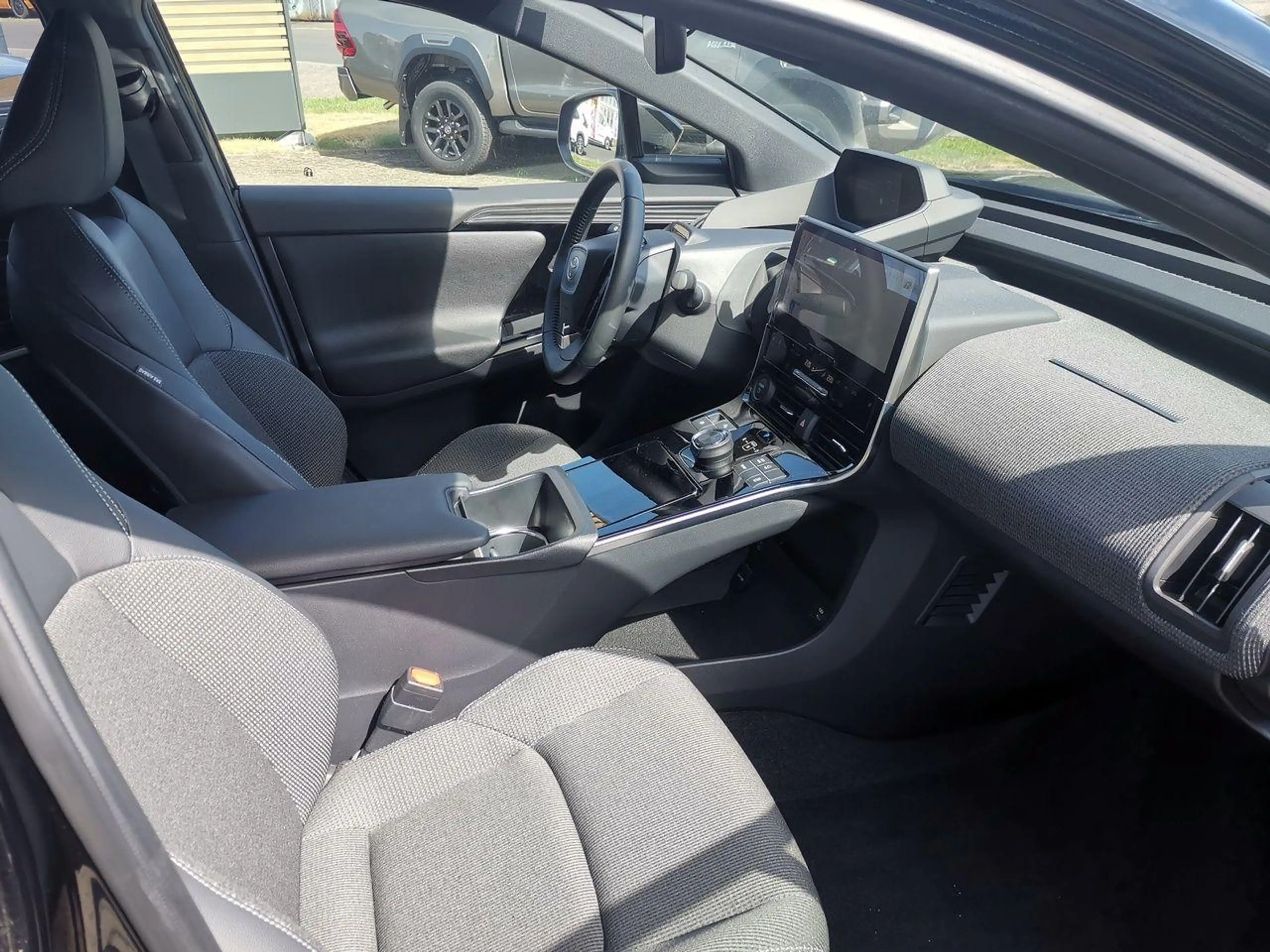 Toyota bZ4X FWD — photo 12