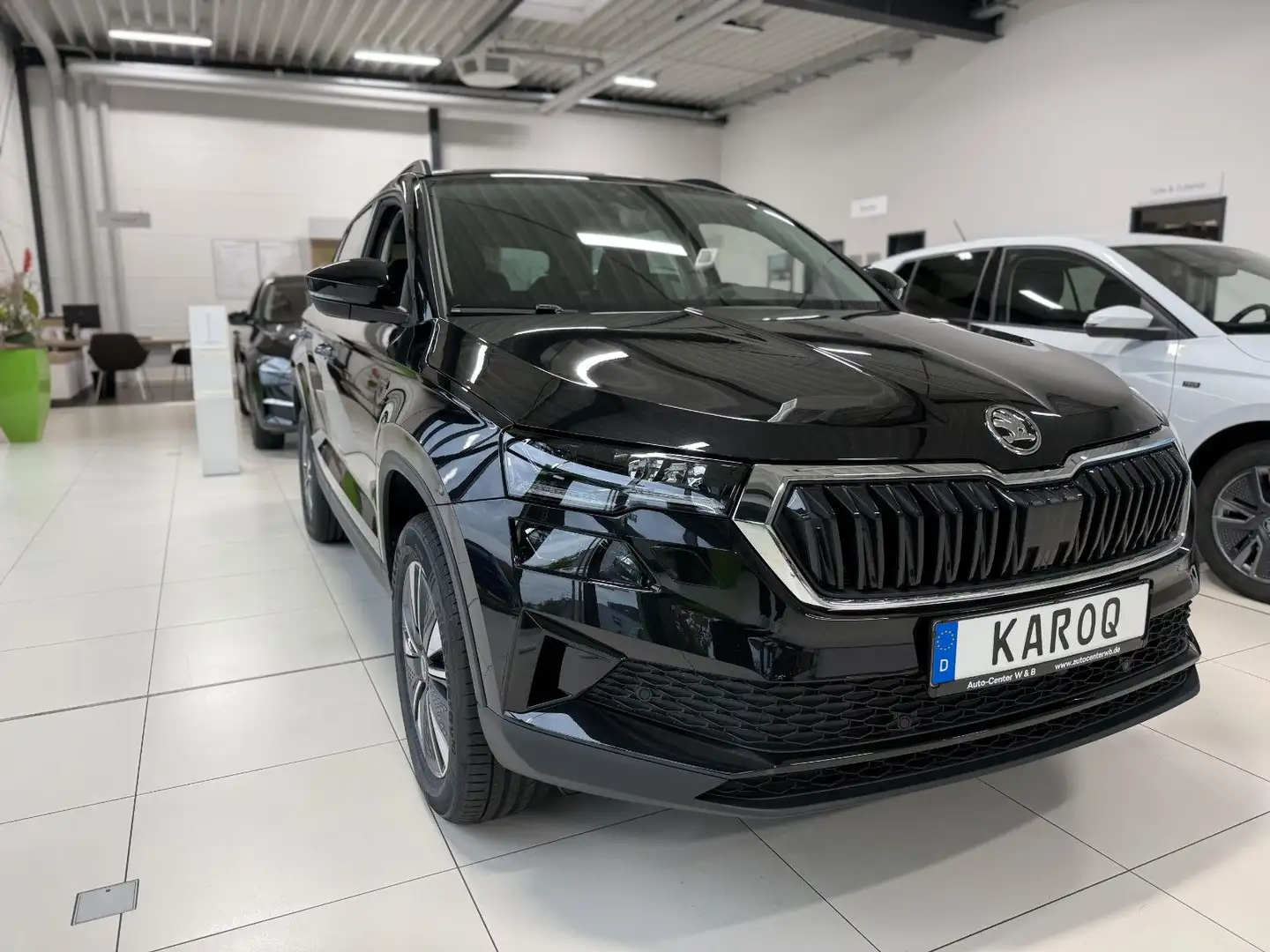 Skoda Karoq Tour 4x4 Schwarz - 1