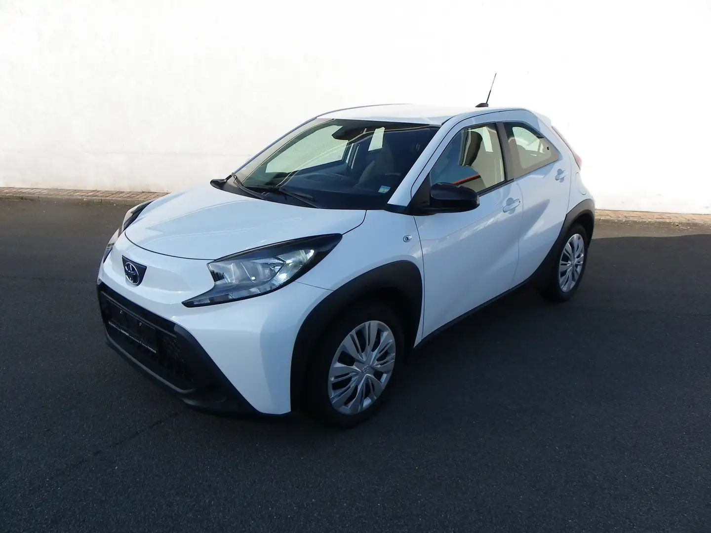 Toyota Aygo X-Play Weiß - 1